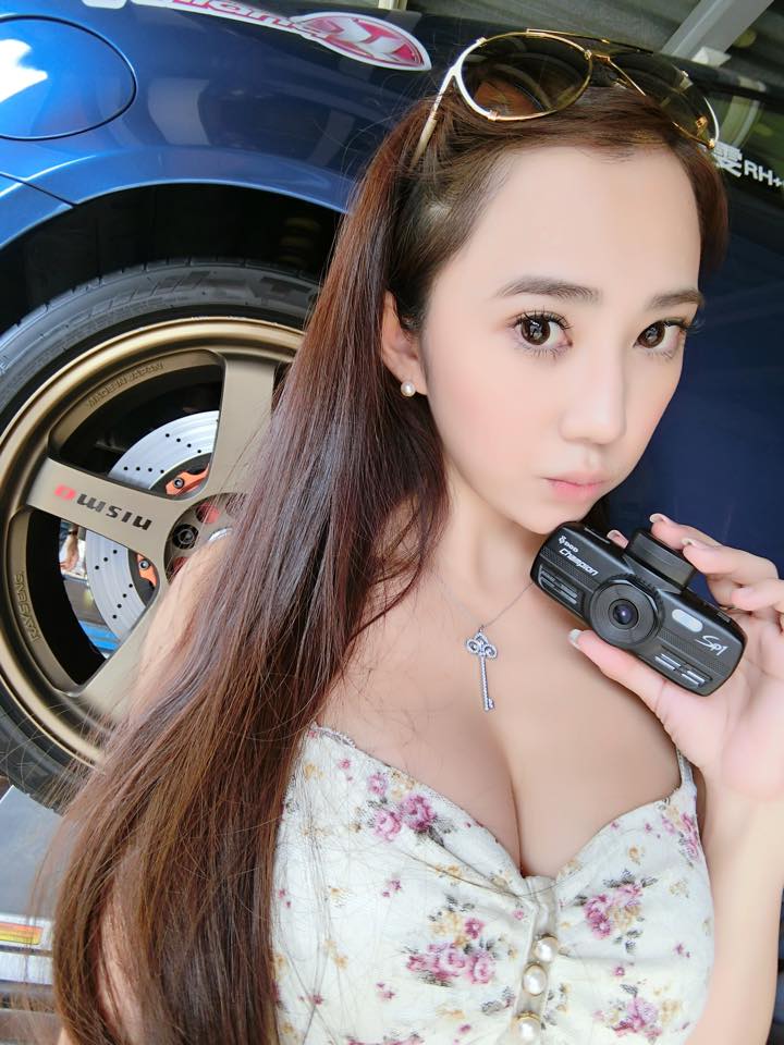 揭秘台湾最性感女车手:火辣身材完爆柳岩