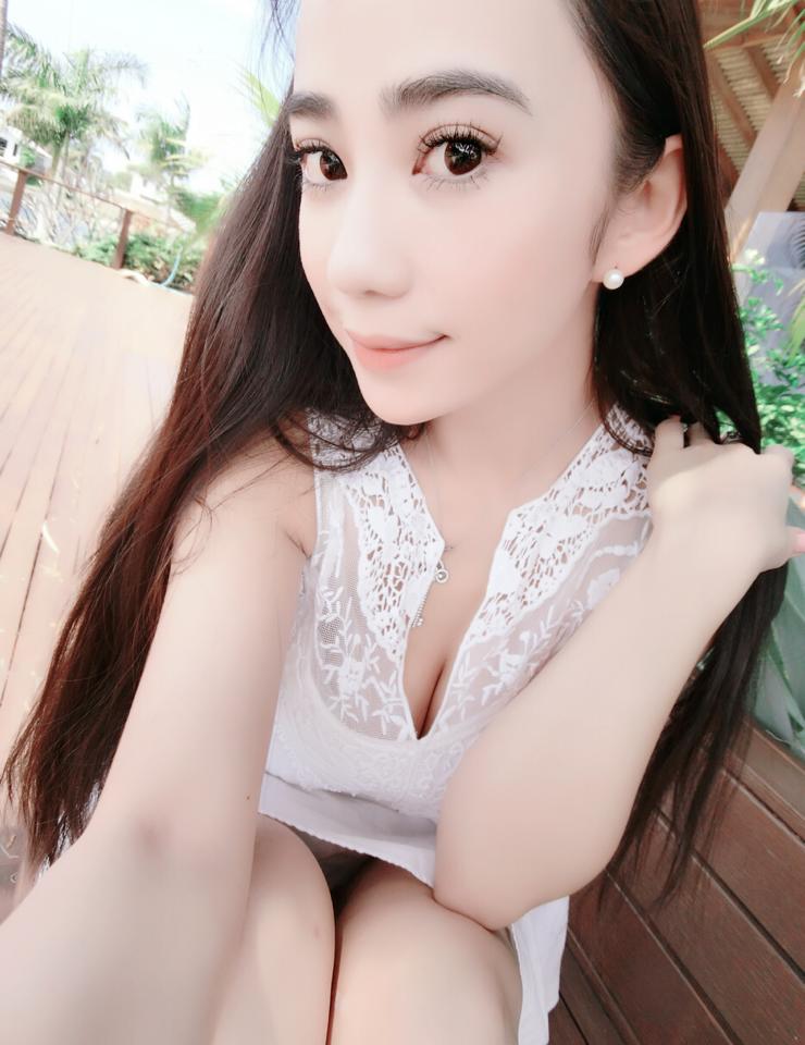 揭秘台湾最性感女车手:火辣身材完爆柳岩