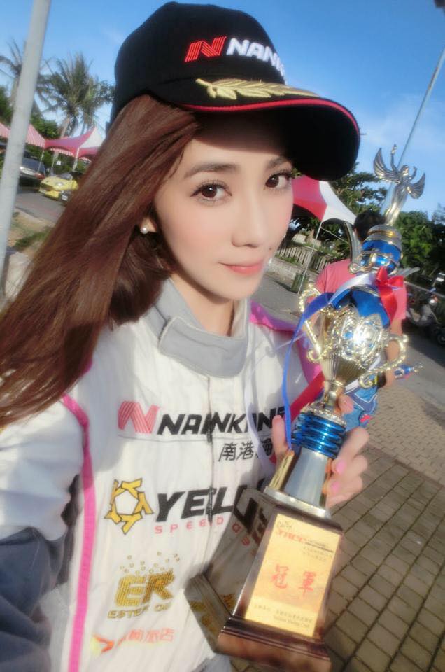 揭秘台湾最性感女车手:火辣身材完爆柳岩