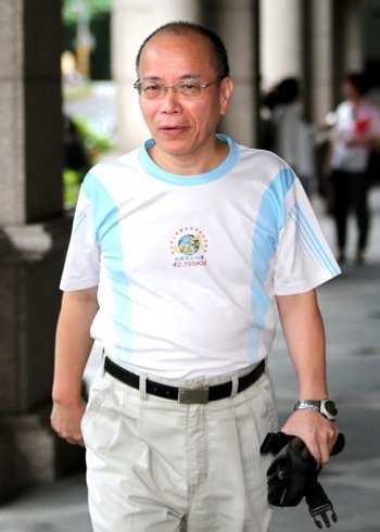 张景森建议百货公司“午休”省电 网友大批“脑残”