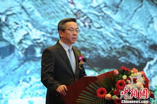 贵州省人民政府副省长卢雍政致辞。　贺俊怡 摄
