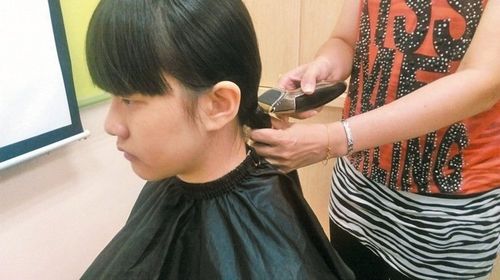台基金会设“假发银行”13岁女童多次为癌友捐发
