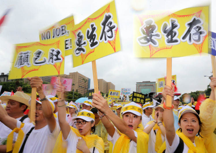 台当局再因大陆游客减少开药方：拟帮观光业减税