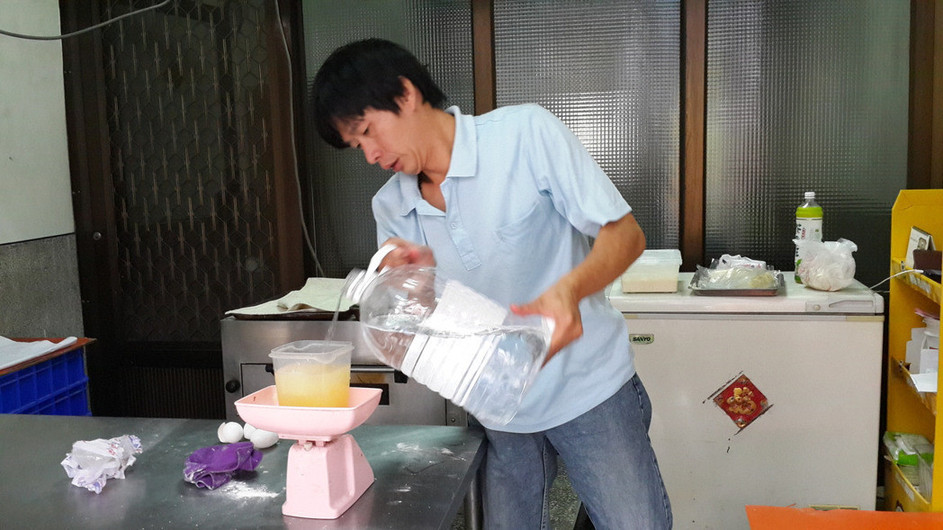 拍摄陈水扁“康复”照片面包师遭“绿色政治追杀”。（图片来源：台湾《联合报》）