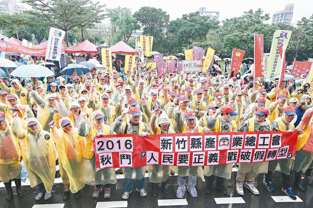 台52个民间团体集结民进党部 抗议蔡当局选后跳票