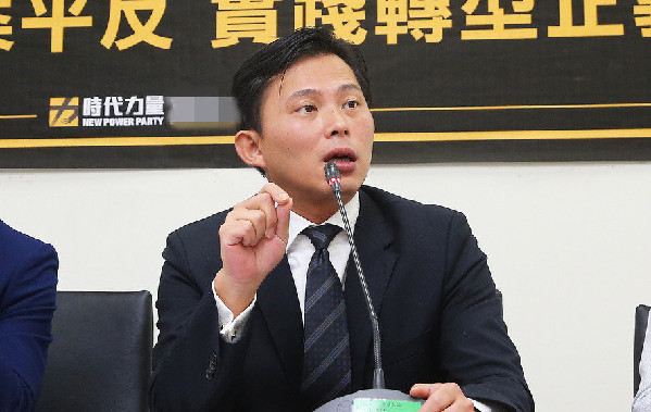 民进党老战友黄国昌突然变调：曾对抗马当局成闹剧