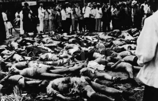 二战期间，中国军民被屠戮、强奸，被日本731部队做活体实验。图为731部队进行活体解剖，利用人体做细菌实验