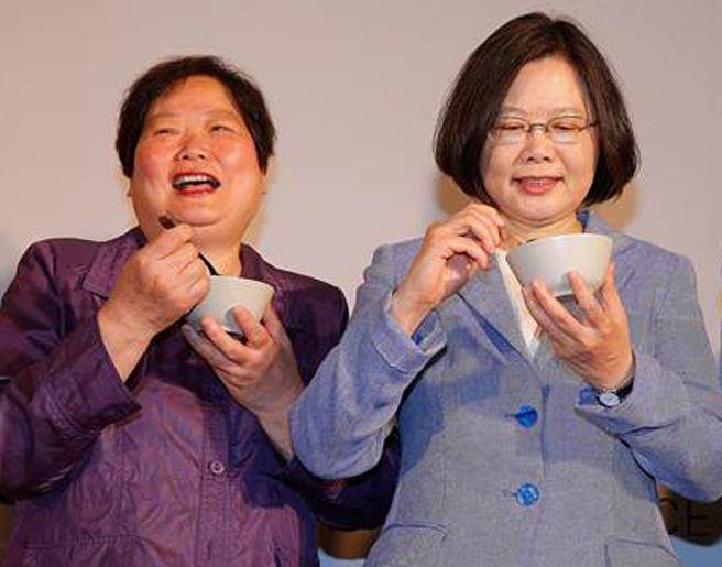 蔡英文表姐林美珠（左）将接掌“劳动部长”，遭网友酸