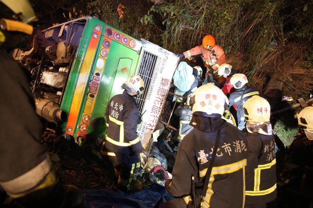 台湾赏樱团游览车翻覆17人死亡 暂未发现陆客