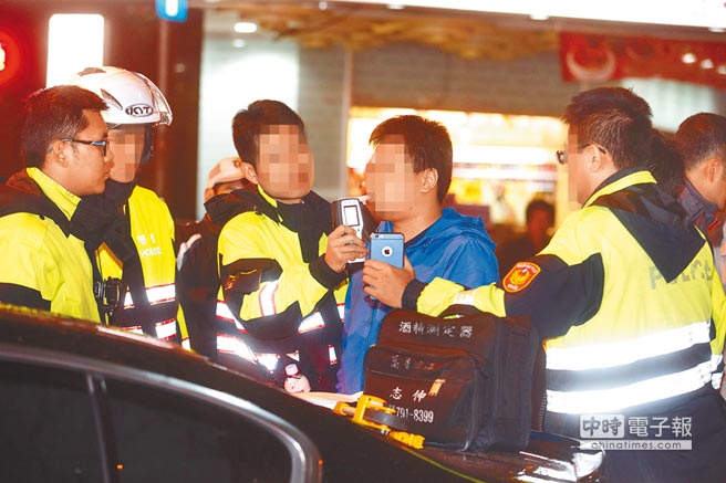 台湾酒驾出“连坐条款”：同车乘客可罚1.2万