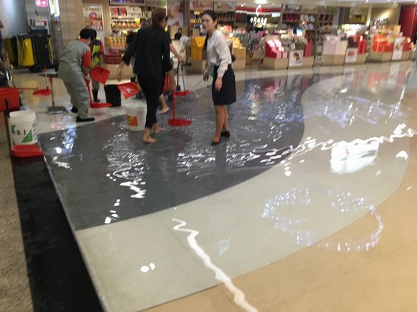桃园机场连续两年的同一天被水淹 网友：太巧了！