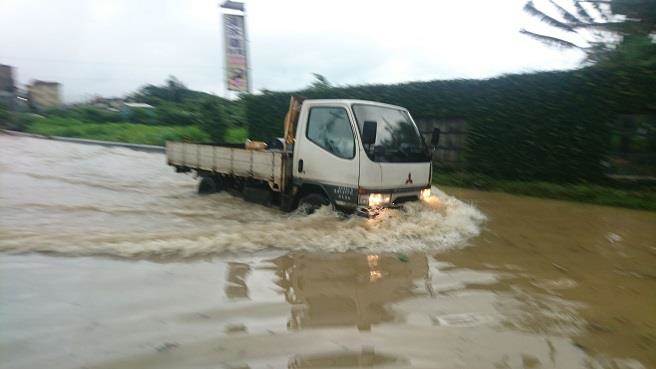 台湾多县市普降大到暴雨