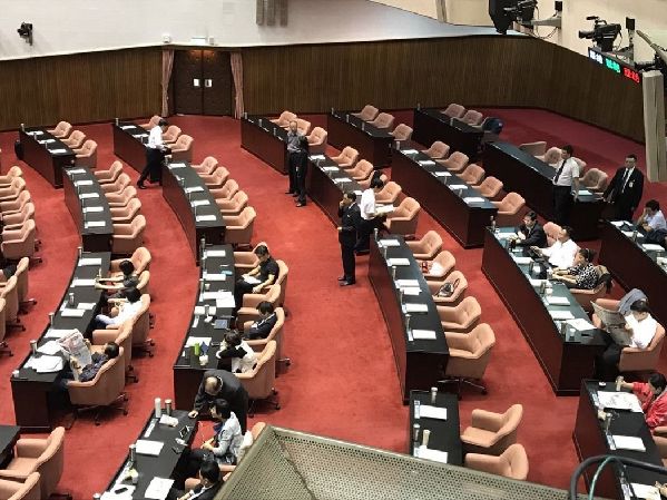 台媒：民进党争议法案埋头硬干 迟早失民心