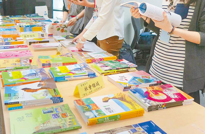 台湾“高中课纲”删古文比例 80%基层教师反对