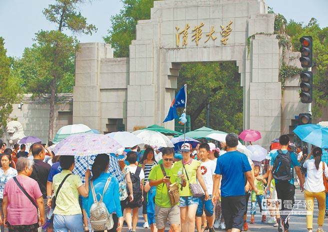 据USnews公布2017年世界大学前100强排名，北京大学排53名、清华大学排57名。