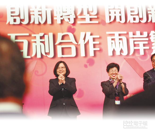 最新民调：73%台湾民众赞成台当局调整两岸政策