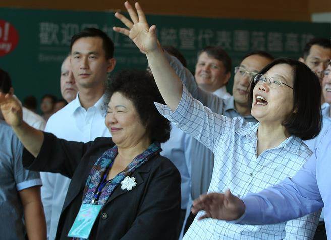 赖清德、陈菊满意度大幅下滑 绿营政治明星光环褪色
