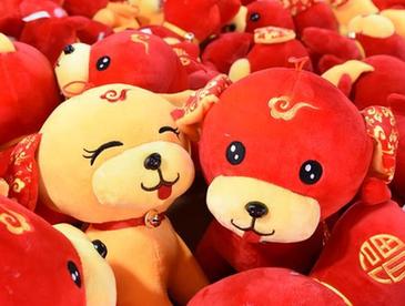 #（经济）（2）山东沂南：生肖狗玩具生产忙