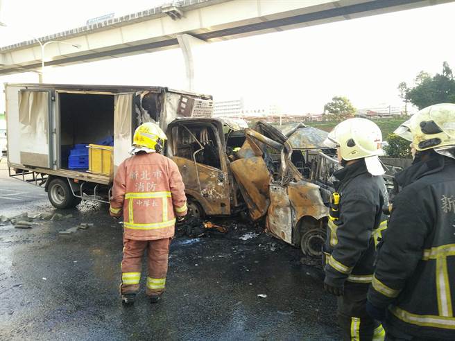 台湾高速公路发生火烧车事故 6车连环撞3人死亡