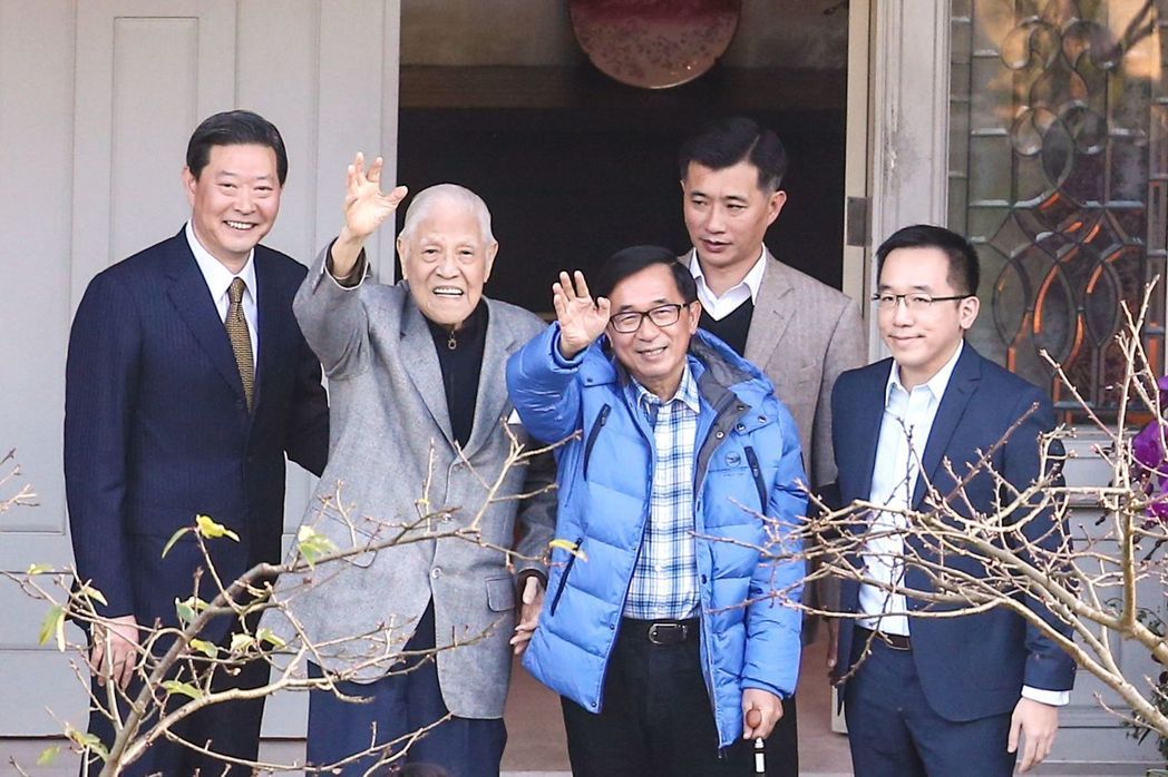 今年1月，陈水扁到翠山庄探视李登辉。（图片来源：台湾《联合报》）