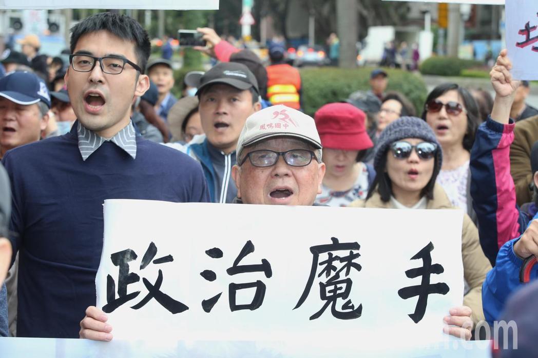 抗议现场。（图片来源：台湾《联合报》）