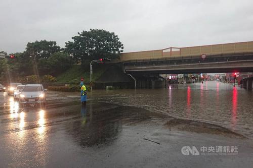 台湾多地豪大雨针对四县市发布一级淹水警戒