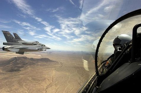 台飞行员驾F-16在美操演坠机罹难家属23日赴美
