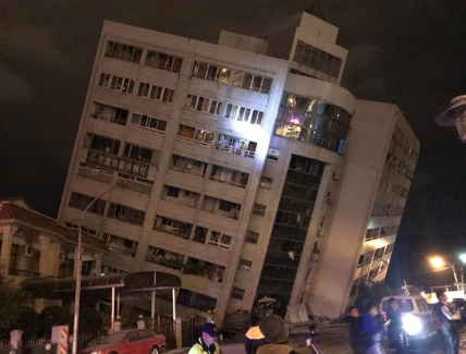 组图直击！台湾花莲地震现场地面塌陷 3楼变1楼