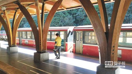 阿里山森林铁路山上班车,游客稀少