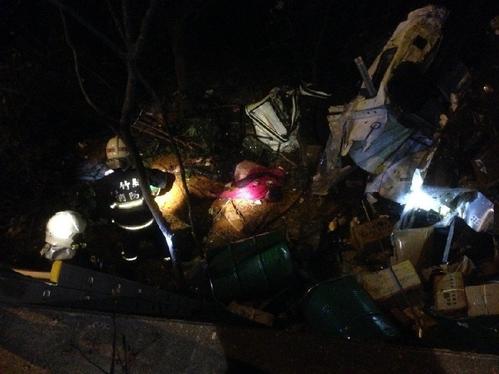 台湾1号高速公路货车追尾 致1死3伤