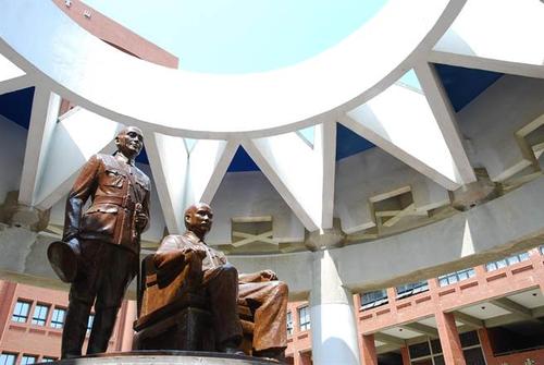 讽刺！ 台湾中山大学成立专门单位讨论废孙中山铜像