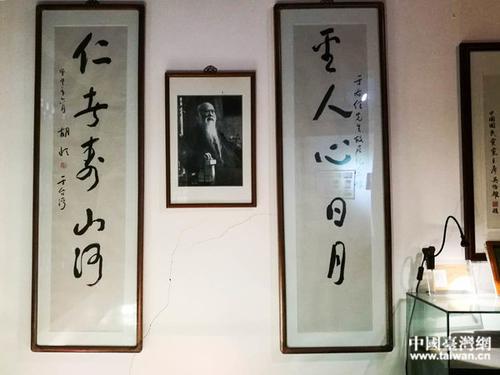 两岸新媒体参访团走进于右任故居纪念馆。(中国台湾网刘莹摄)