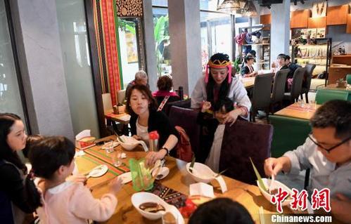 “原梦餐艺”里,处处可见将文创融于生活的美学,别有一番台湾少数民族风情。 记者刘可耕 摄