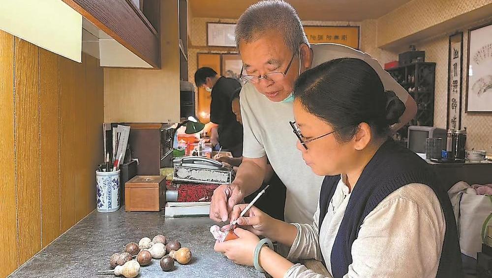 跨越海峡的守“艺”人