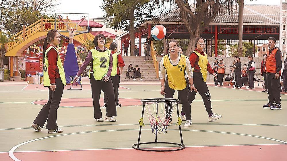 两岸姐妹庆佳节叙情谊